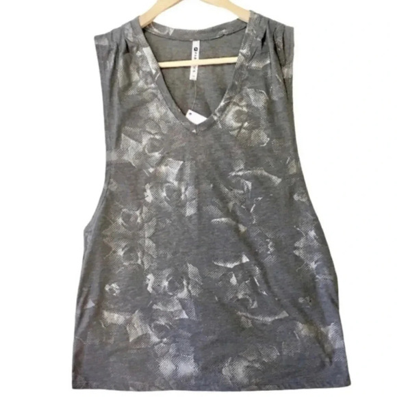 NWT Fabletics Taryn Printed V-Neck Tank - Picture 3 of 6